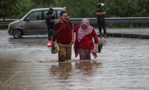 TINJAUAN KEJADIAN BANJIR KILAT