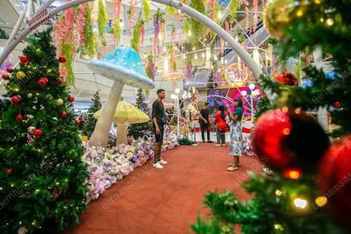TINJAUAN HARI KRISMAS DI PUSAT BELI BELAH