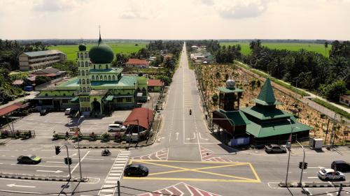 MASJID TINGGI BAGAN SERAI