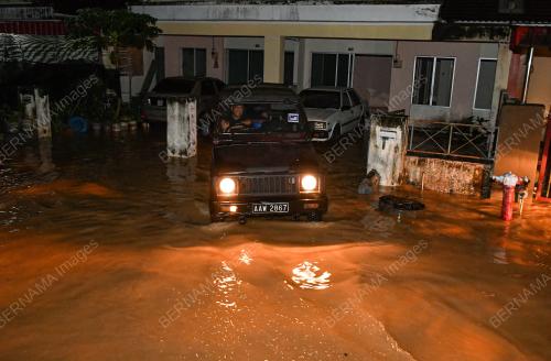 TINJAUAN KEJADIAN BANJIR KILAT