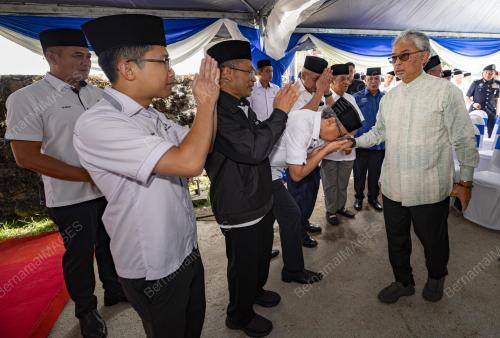 AL-SULTAN ABDULLAH RI'AYATUDDIN AL-MUSTAFA BILLAH SHAH
