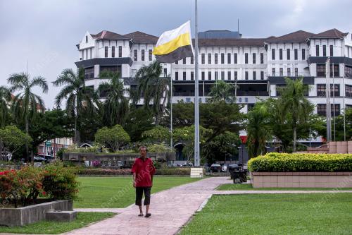BENDERA NEGERI PERAK SEPARUH TIANG