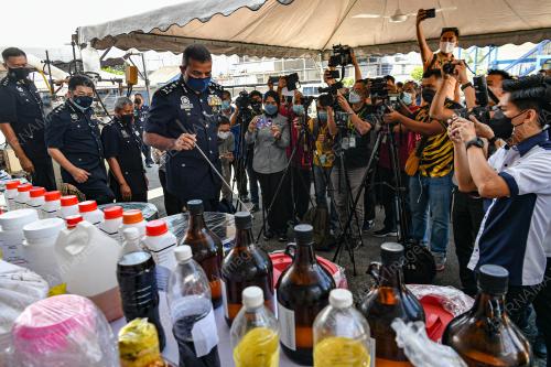 DATUK AYOB KHAN MYDIN PITCHAY