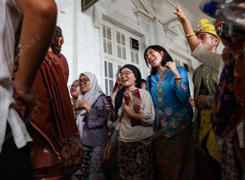 KERETAPI SARONG