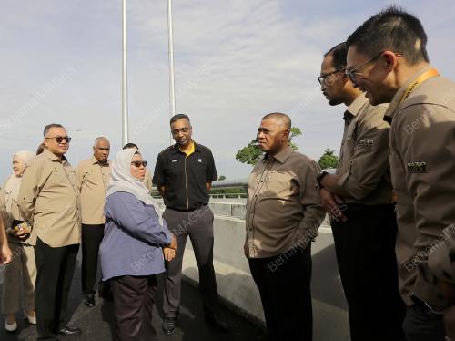 MENTERI BESAR LAWAT PROJEK WCE