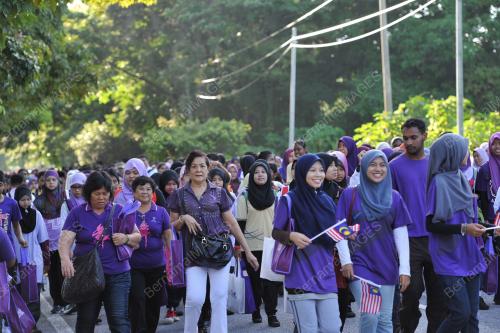 PK07_17032013_PURPLE_WALK