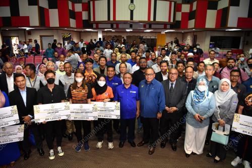 DATUK SERI SAARANI MOHAMAD