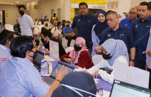 DATUK SERI SAARANI MOHAMAD