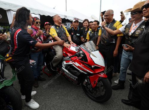 DATUK SERI SAARANI MOHAMAD