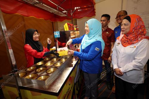 SALBIAH MOHAMADDATUK SERI SALAHUDDIN AYUB DATUK S