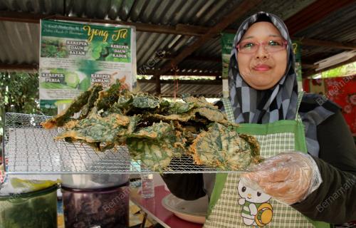 KEREPEK DAUN KADUK
