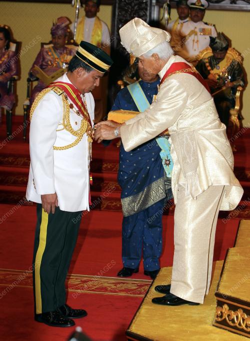 SULTAN AZLAN SHAH
