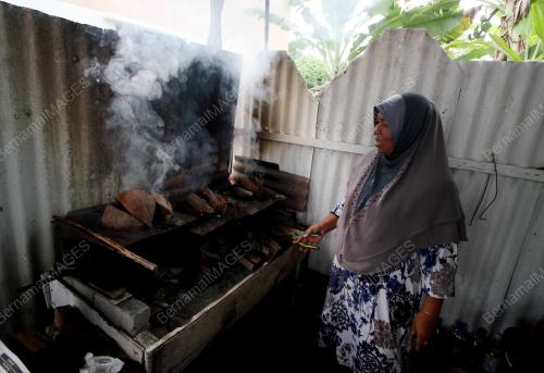 KUIH BAHULU SECARA TRADISIONAL