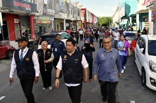 DATUK LUKANISMAN AWANG SAUNI