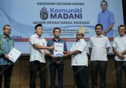 MOHD AZLAN HELMI