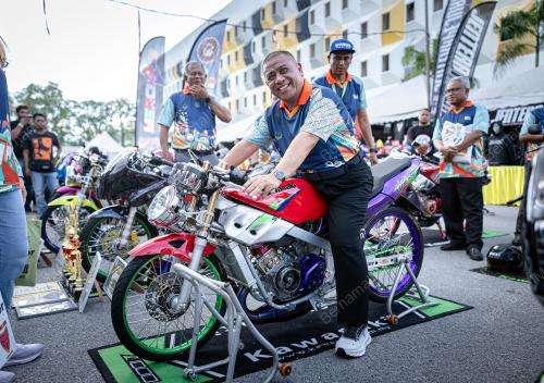 DATUK SERI SAARANI MOHAMAD