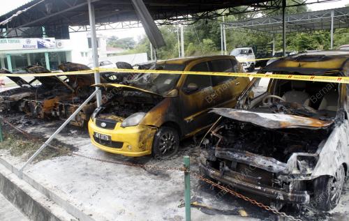 BAKAR KERETA