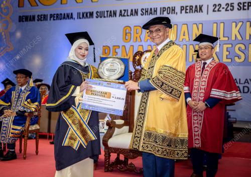 DATUK SERI DR. DZULKEFLY AHMAD