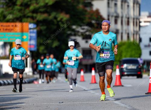 PESERTA LARIAN