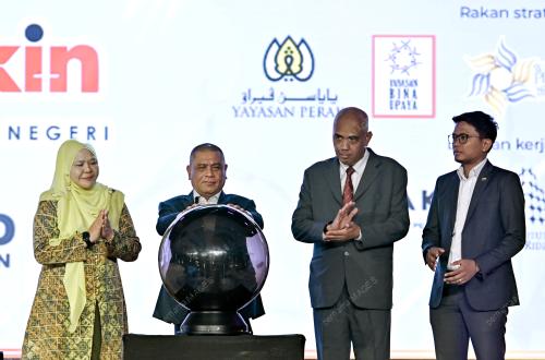 DATUK SERI SAARANI MOHAMAD