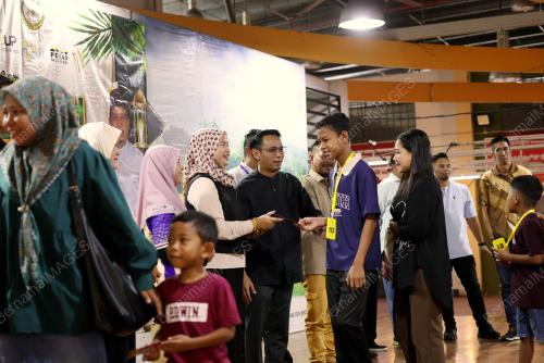 MOHD AZLAN HELMI