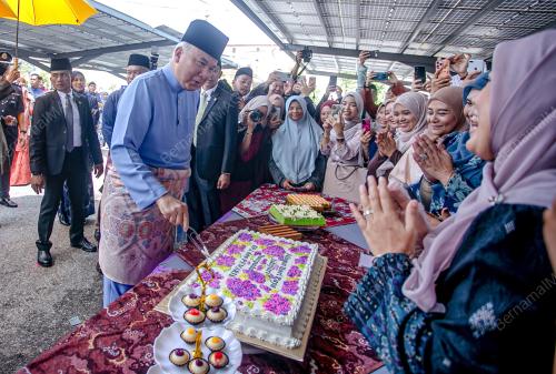 SULTAN PERAK SULTAN NAZRIN SHAH