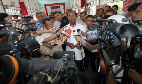 DR ZAMBRY ABDUL KADIR