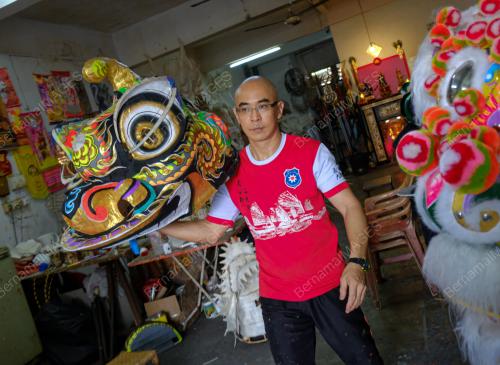 PEMBUATAN ALATAN TARIAN SINGA