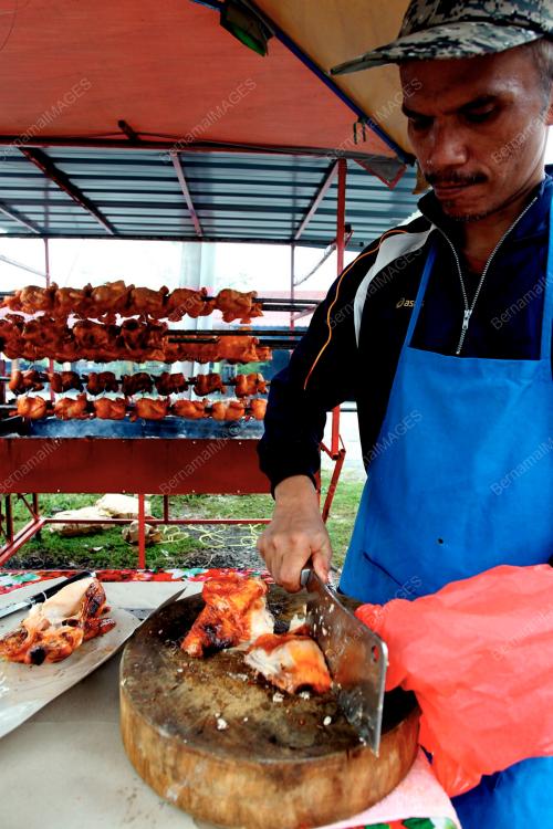 PENIAGA AYAM GOLEK