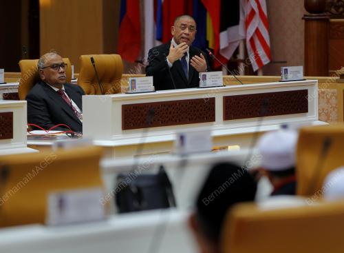 DATUK SERI SAARANI MOHAMAD