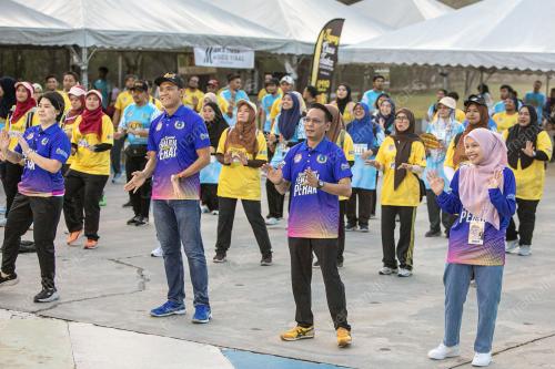 MOHD AZLAN HELMI