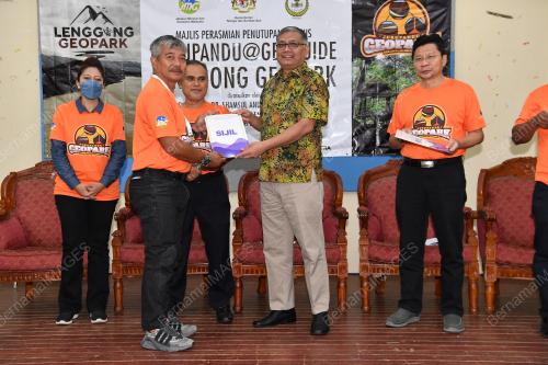 DATUK SERI DR SHAMSUL ANUAR NASARAH
