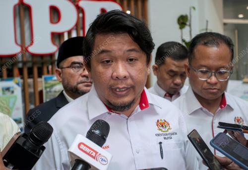 DATUK LUKANISMAN AWANG SAUNI