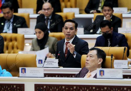 MOHD AZLAN HELMI