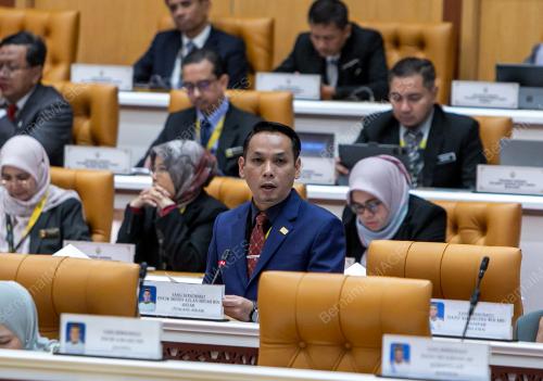MOHD AZLAN HELMI