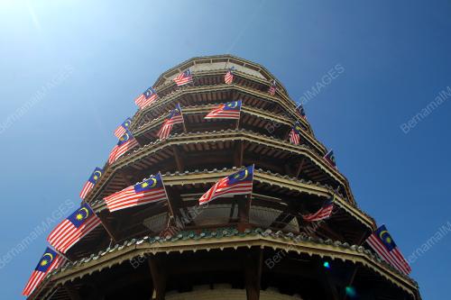 MENARA CONDONG