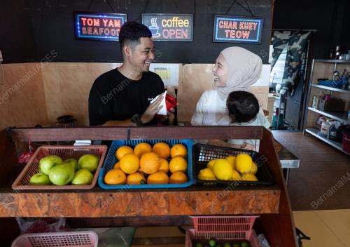 LIPUTAN KISAH CINTA GADIS JEPUN
