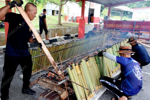 BAKAR LEMANG