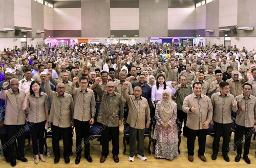 DATUK SERI SAARANI MOHAMAD