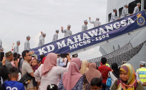 PELAYARAN KD MAHAWANGSA KE LUBNAN