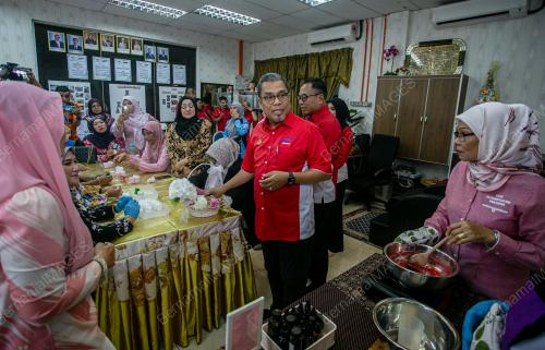 DATUK MOHD HANAFIAH MAN