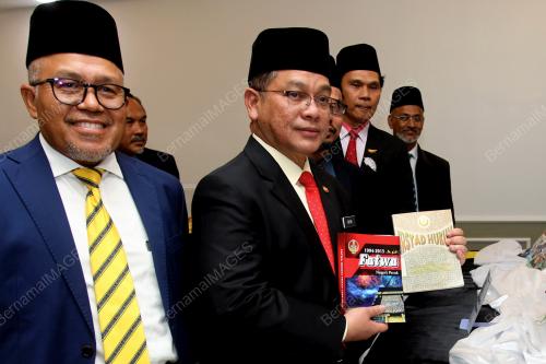 DATUK DR MOHD NA'IM MOKHTAR