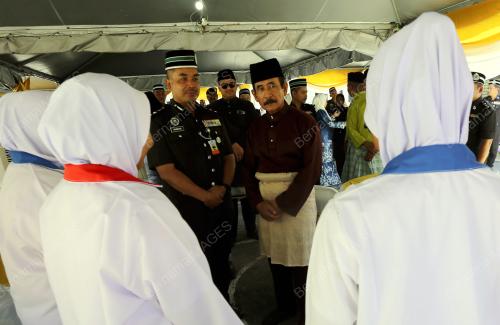 TAHANAN TERIMA SUMBANGAN MAKANAN