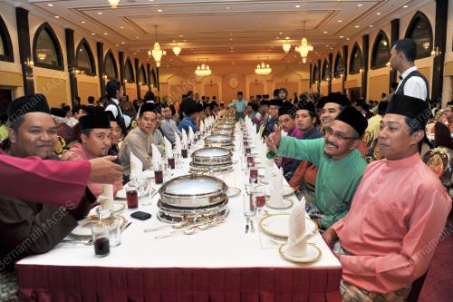 RAJA DR. NAZRIN SHAH
