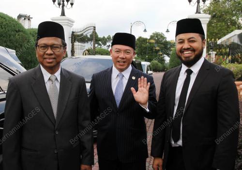MENGHADAP SULTAN PERAK