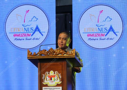 DATUK SERI SAARANI MOHAMAD