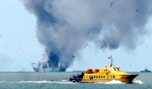 KAPAL TERBAKAR