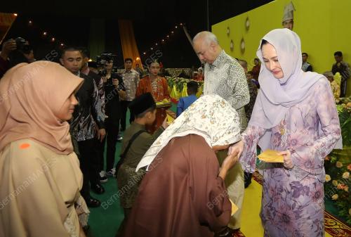 SULTAN PERAK SAMBUTAN JAMUAN HARI RAYA