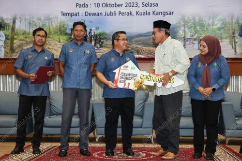 AHMAD ZAINAL ABDULLAH