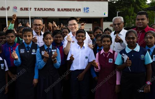 TINJAUAN HARI PERTAMA SESI PERSEKOLAHAN